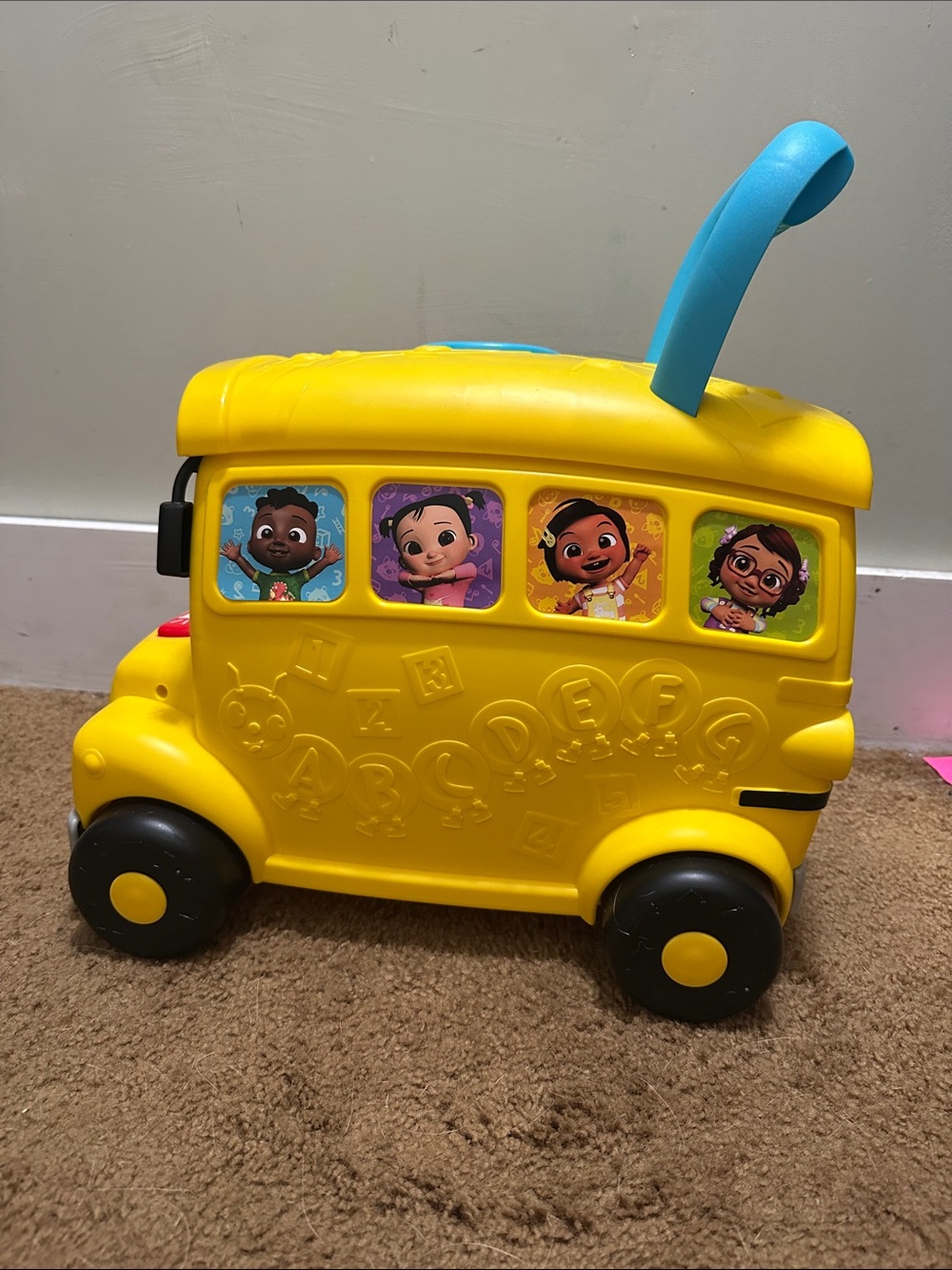 Cocomelon Ultimate Adventure Learning Bus - Picture 4 of 6